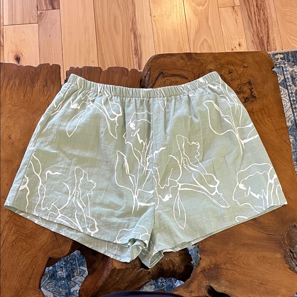 Mint Floral Women's Shorts